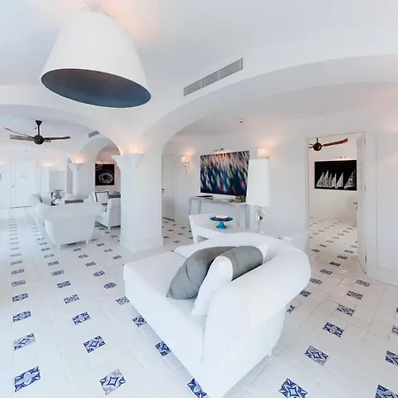 Gebze Sleeps 24 With Pool And Air Con 빌라