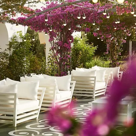 Gebze Sleeps 24 With Pool And Air Con *