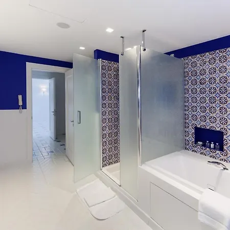 Villa Gebze Sleeps 24 With Pool And Air Con