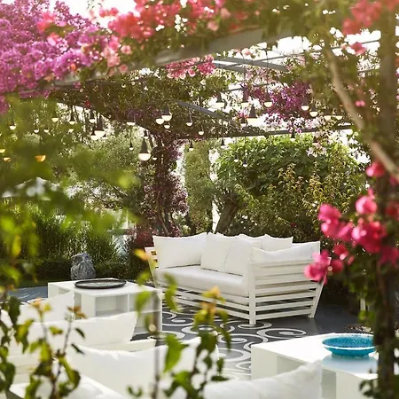 Gebze Sleeps 24 With Pool And Air Con * Türkbükü